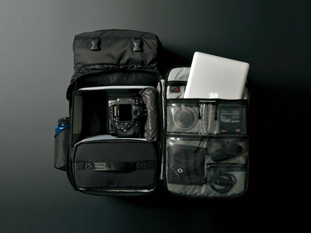 KAMAEL  peak ブラックバックパック KAMAEL」旅を愛するフォトグラファーのためのサポートギア