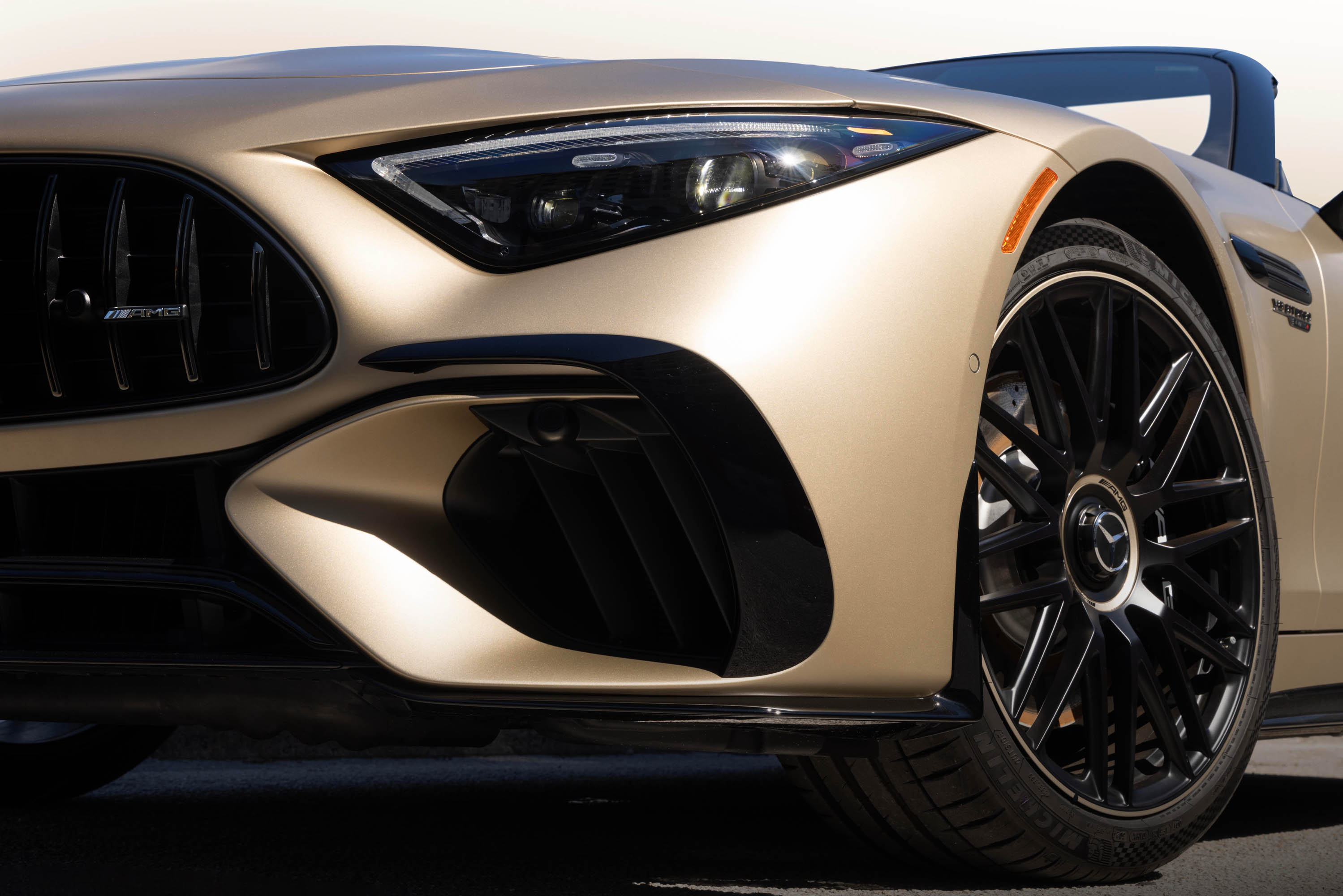 Acquire | Mercedes-AMG launches the 2025 AMG SL 63 MANUFAKTUR