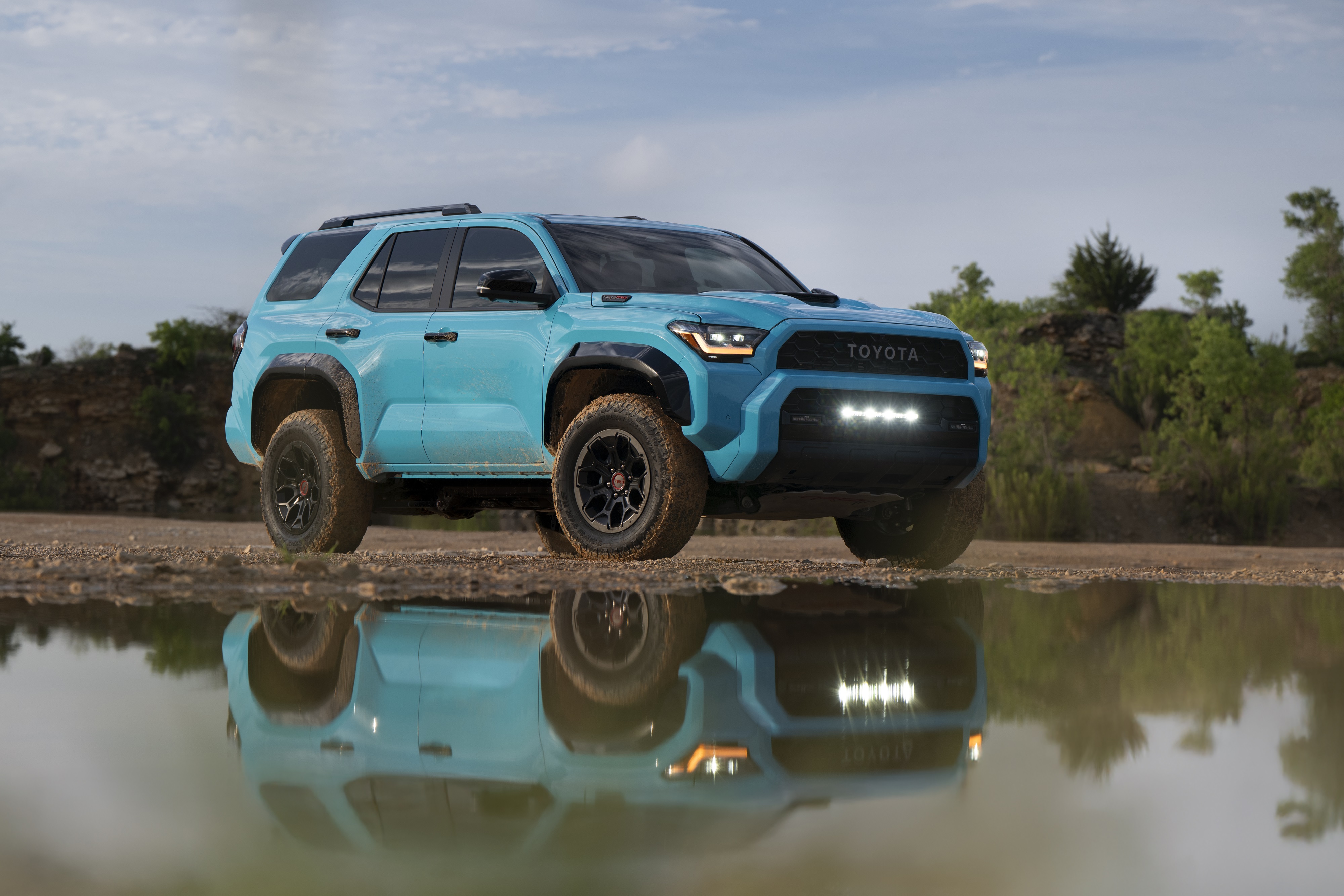 TRD PRO　オーバーランド・キャバルリー・ブルー・リミテッド New Heritage Blue 2026 Toyota 4Runner TRD Off-Road Premium i-FORCE