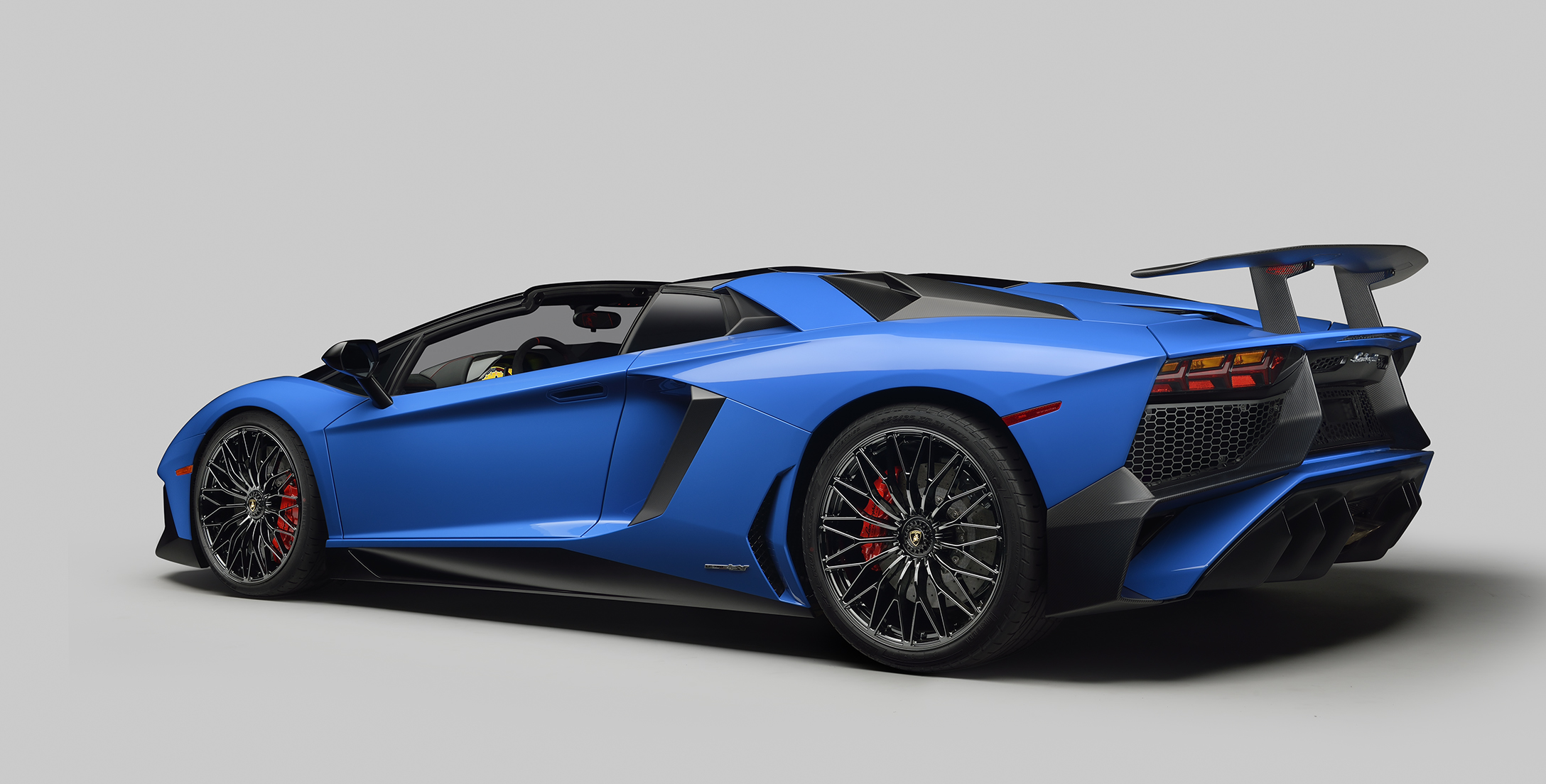 Acquire | Lamborghini's 217 mph drop-top, the Aventador LP 750-4