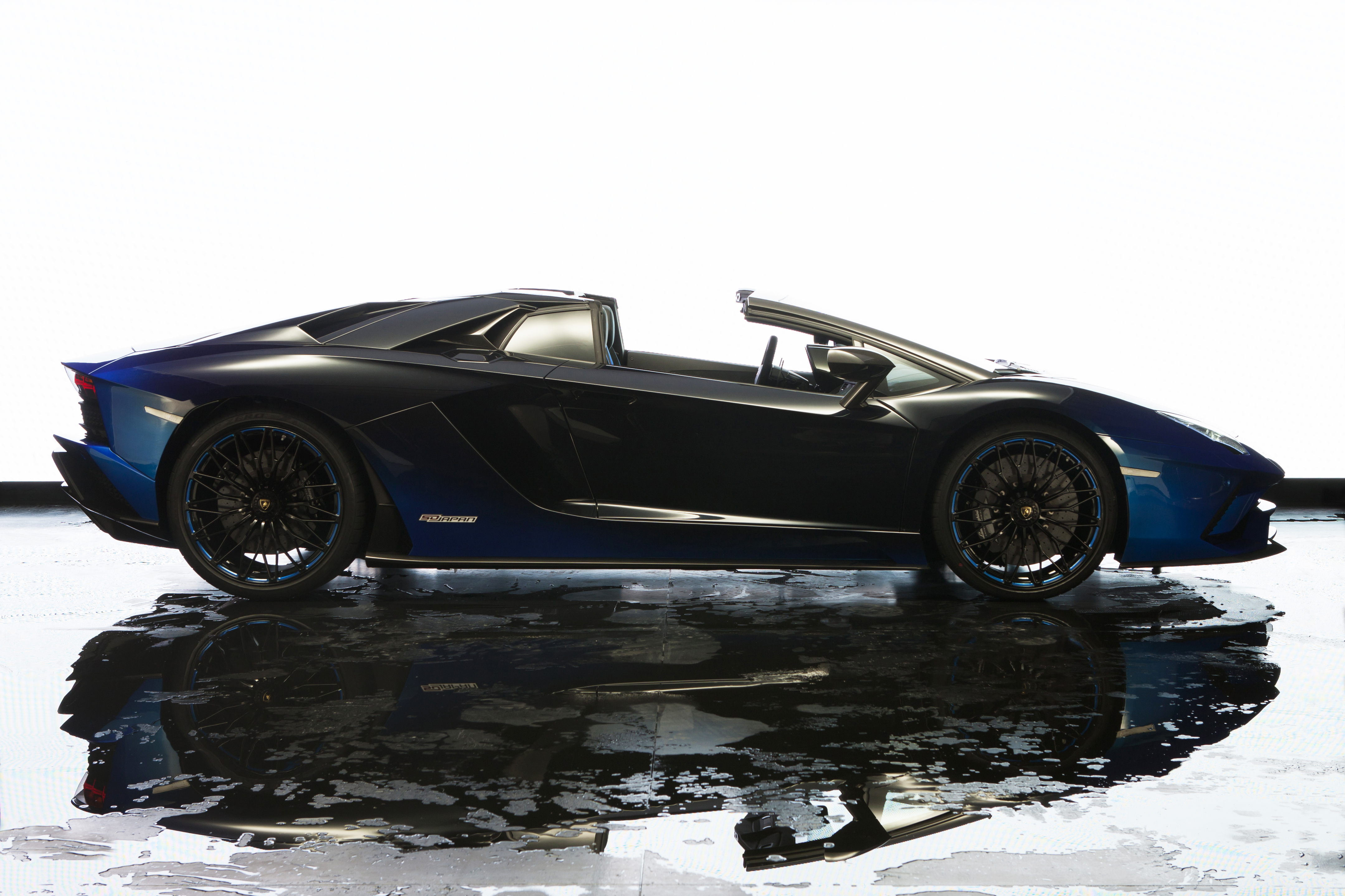 Acquire | Five exclusive Lamborghini Aventador S Roadsters were