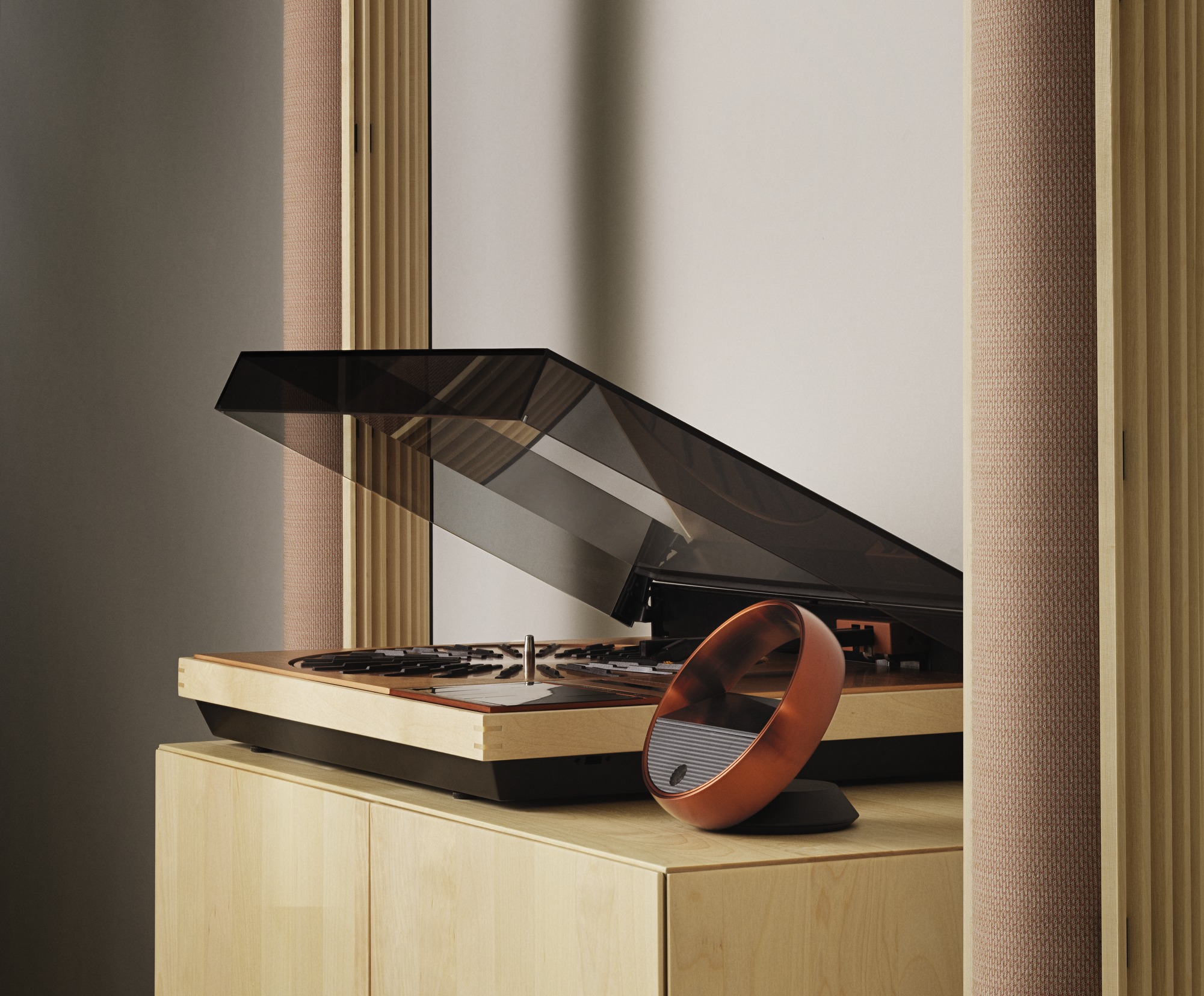 ももちゃんです Bang&Olufsen Acquire | Bang & Olufsen Beosystem 72-23 “Nordic Dawn” pairs their