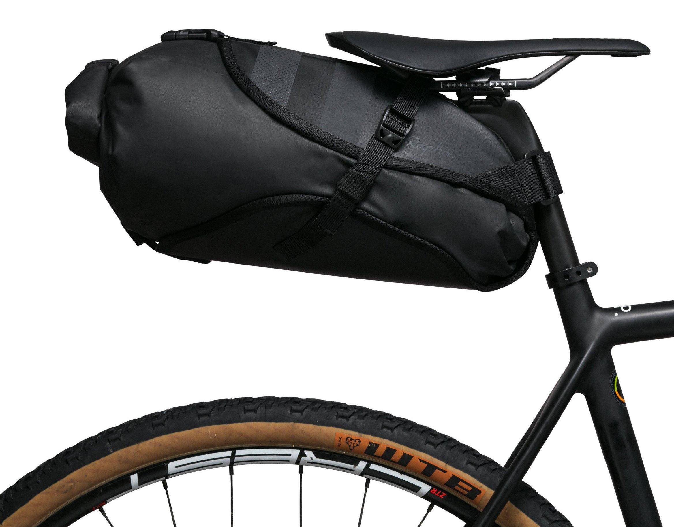 Rapha Waterproof Rear Pack ブラック Acquire | Rapha's Explore Waterproof Rear Pack is a must