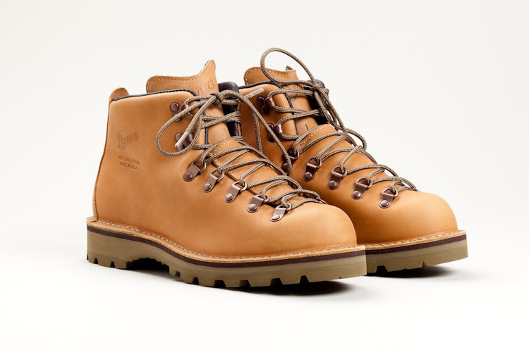Acquire | Danner and Sophnet team up on the perfect winter travel boot