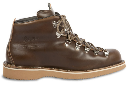 Acquire | Danner and Sophnet team up on the perfect winter travel boot