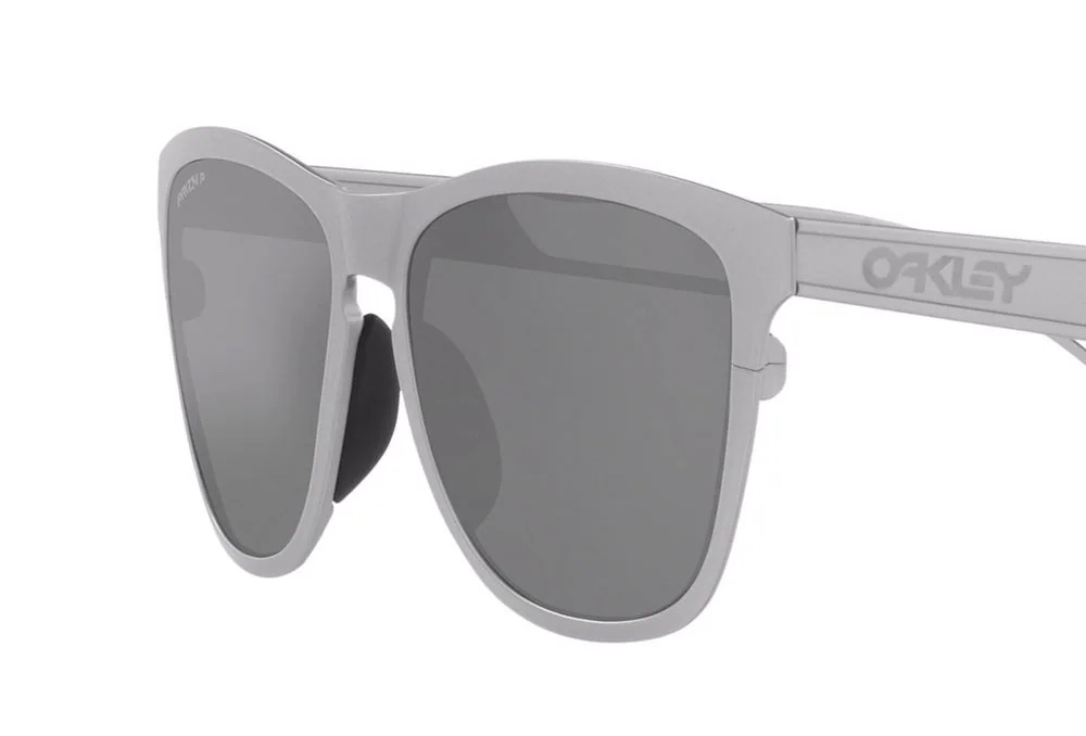 Acquire | Oakley announces an ultra-limited titanium edition of