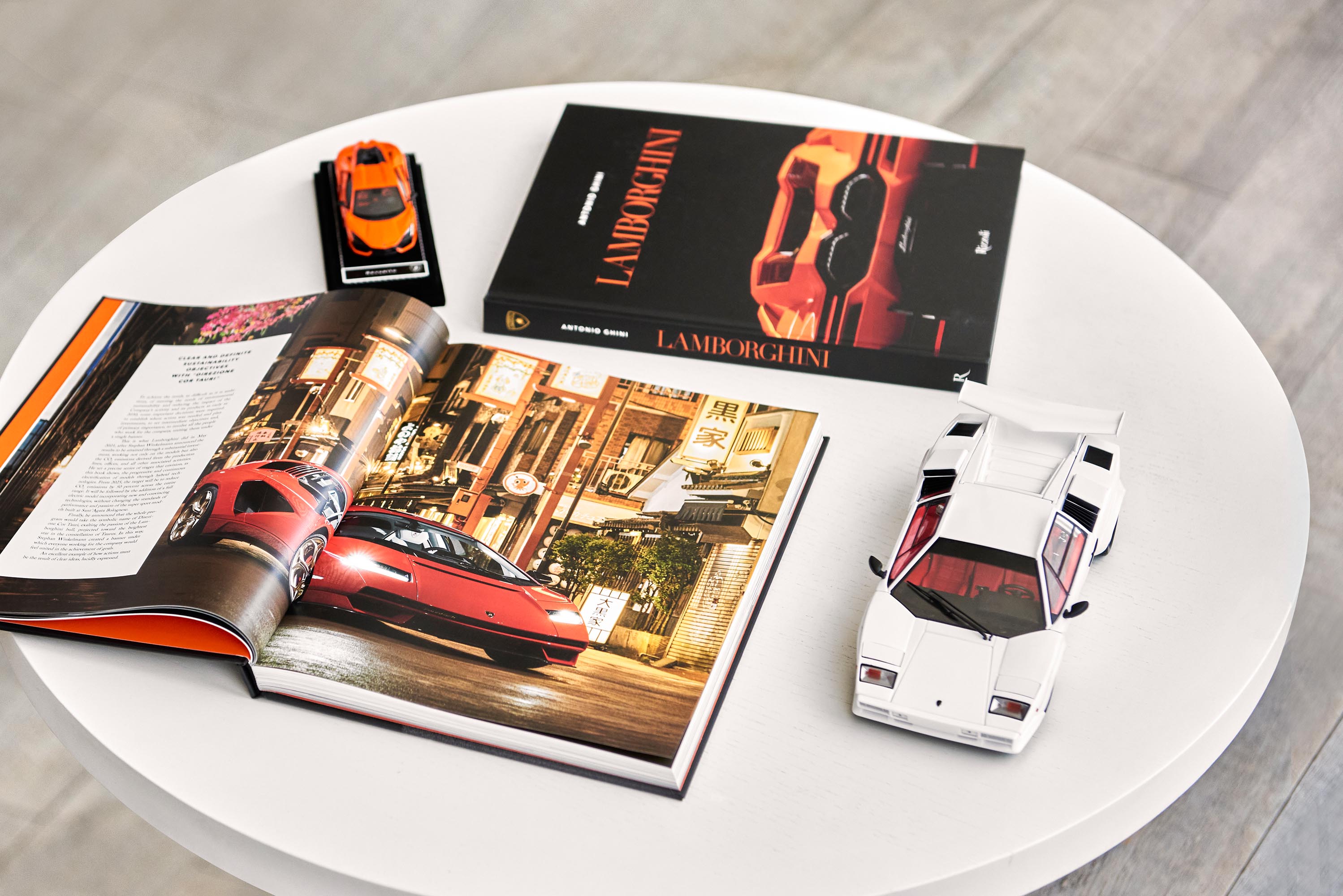 Acquire | Lamborghini updates its official book to celebrate its