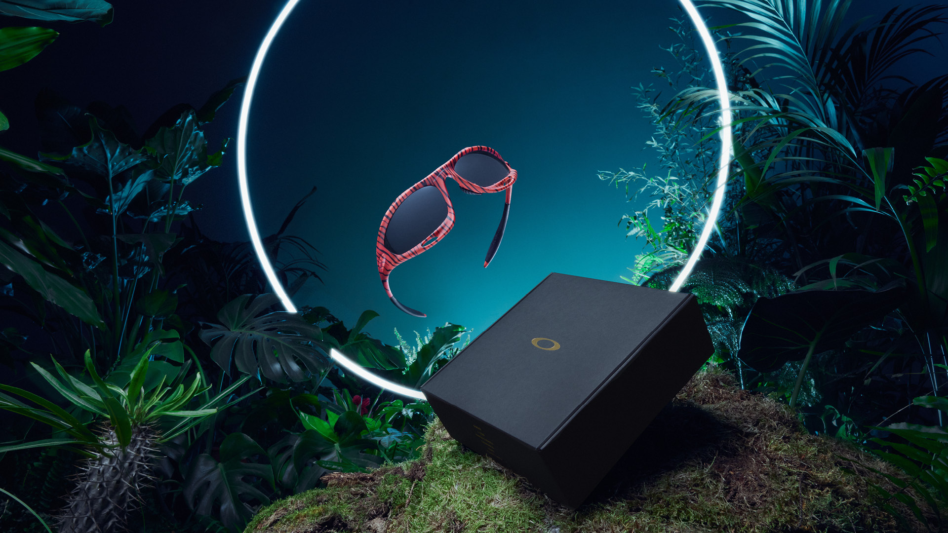 Acquire | Oakley brings back the Racing Jacket