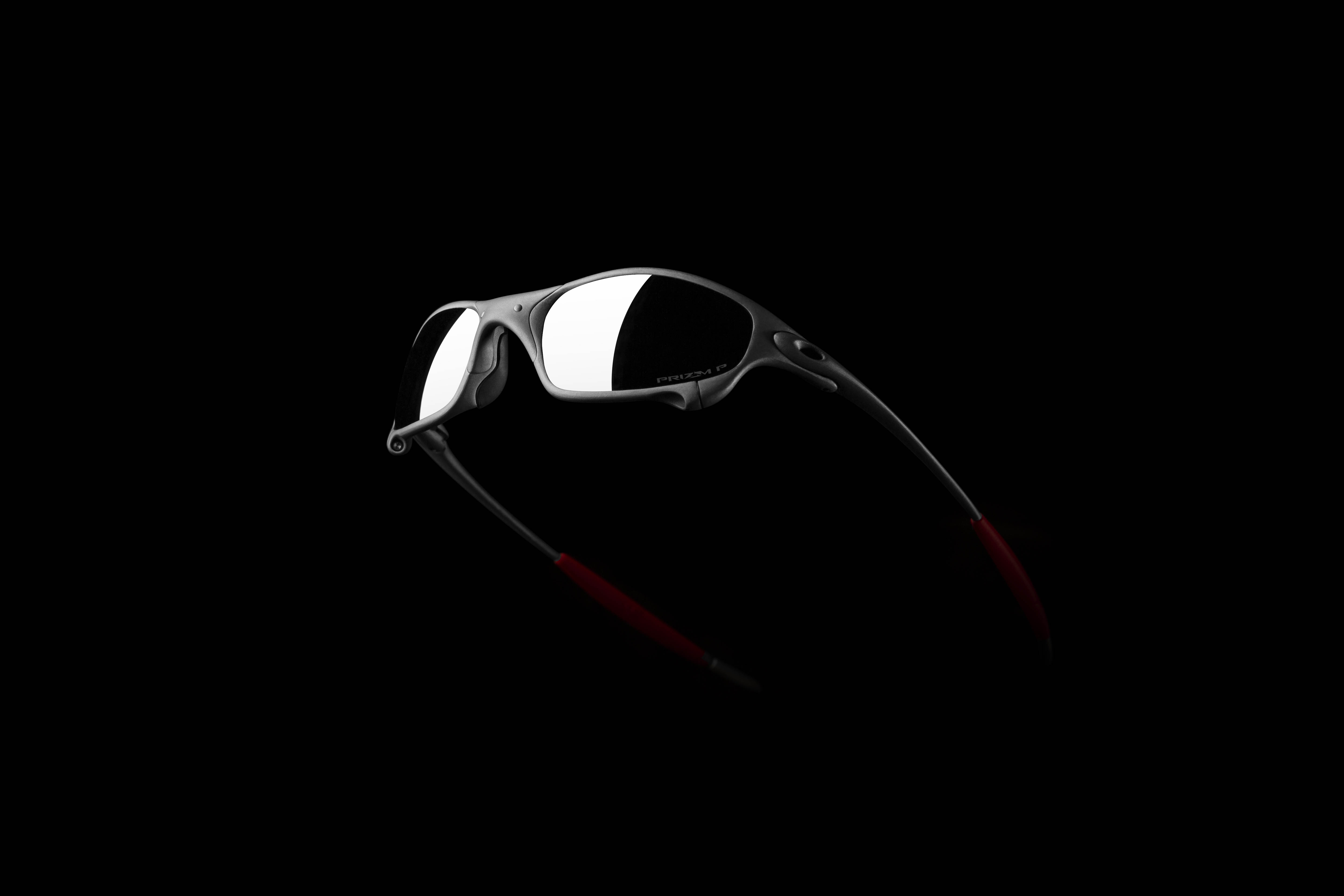 Acquire | Oakley brings back its iconic X Metal frames in a 