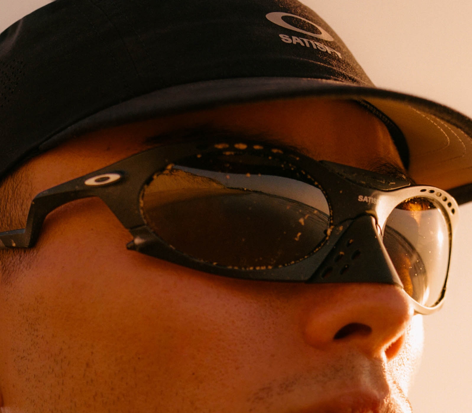 satisfy-oakley-plantaris-2.jpg