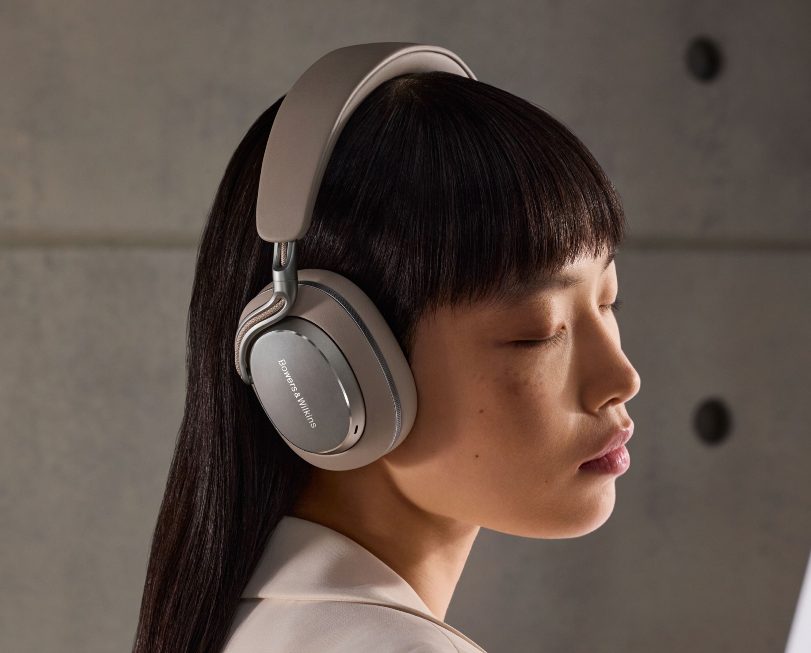Acquire | Bowers & Wilkins' flagship Px8 headphone gets upgraded