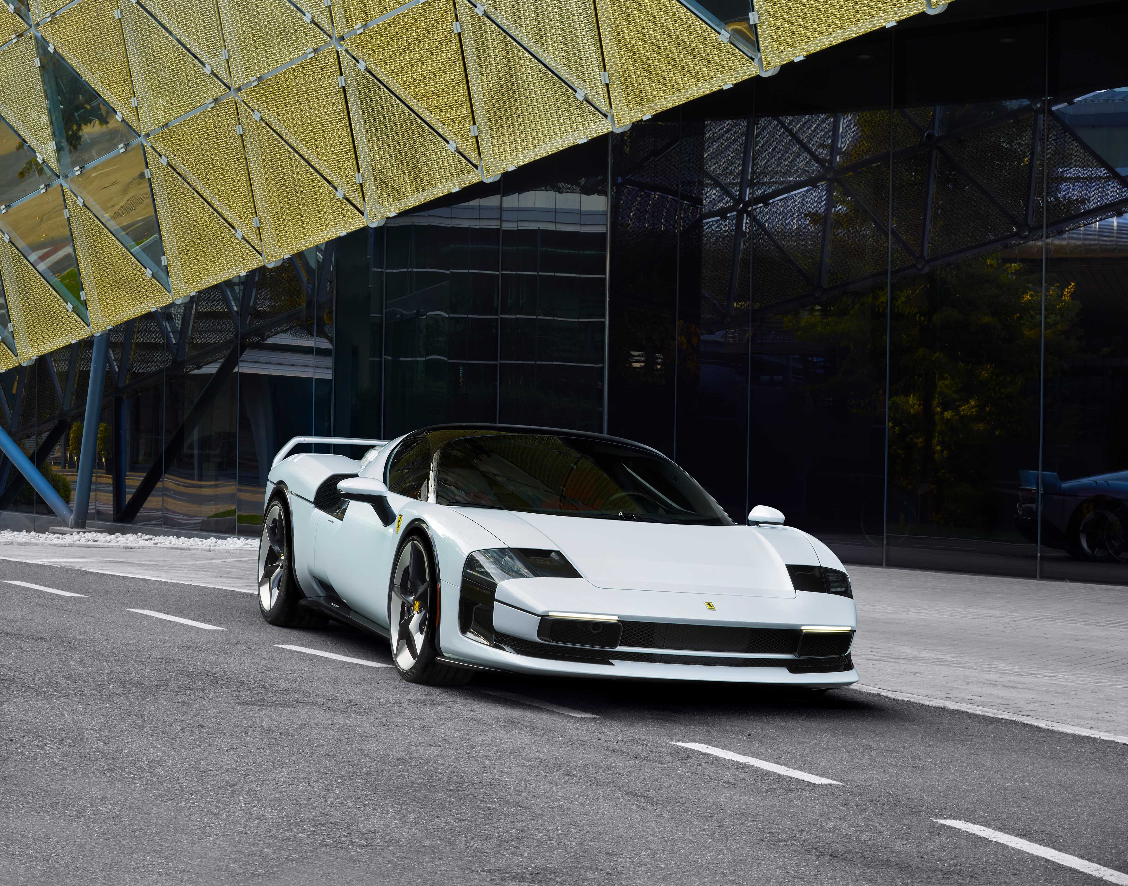 ferrari-sc40-4.jpg