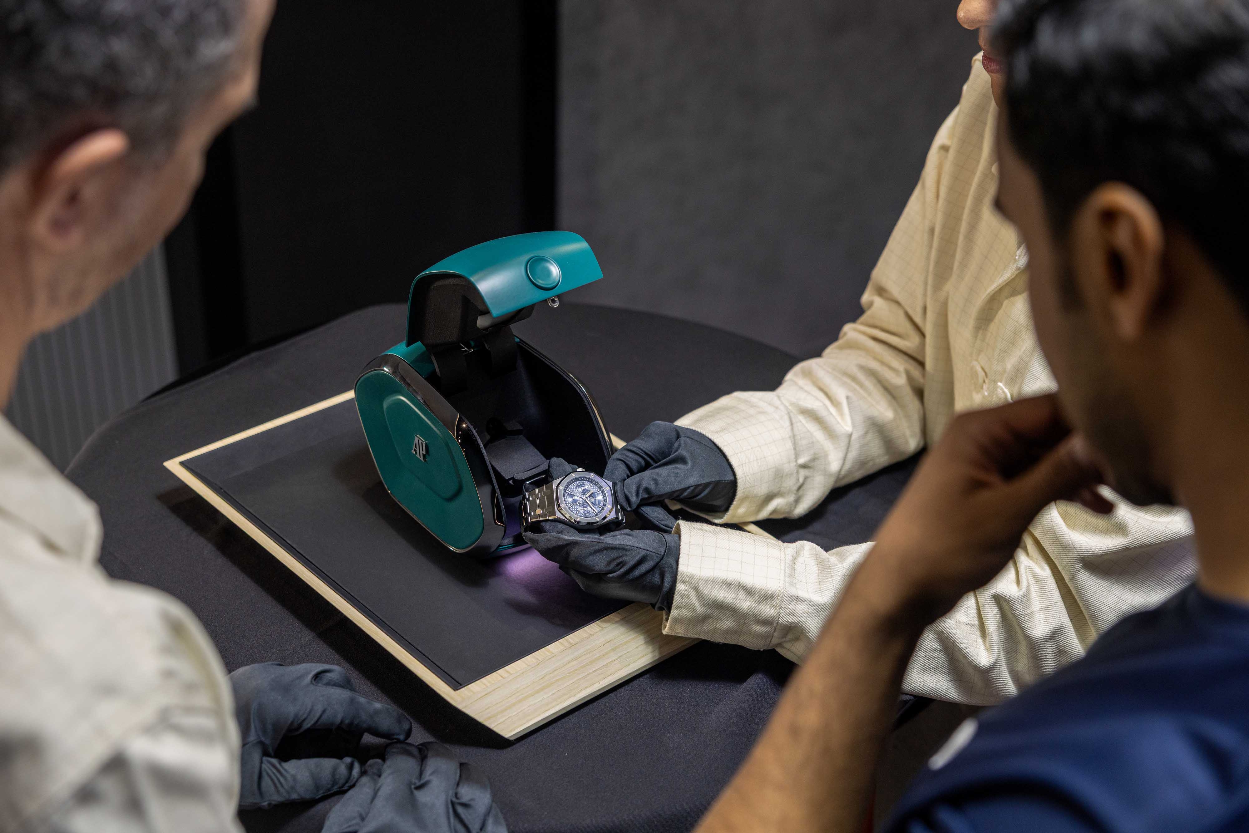 新品未使用Audemars Piguet ボールペン 専用ケース付き Acquire | Audemars Piguet just set the bar for watch boxes with